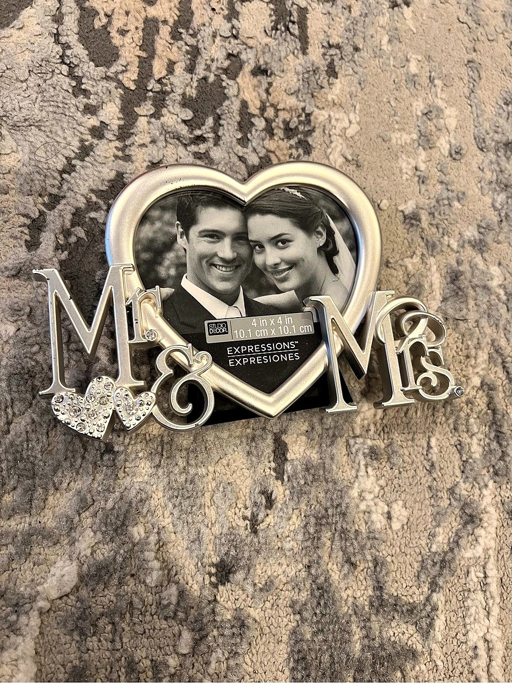 Studio Decor Expressions Heart Mr & Mrs Frame